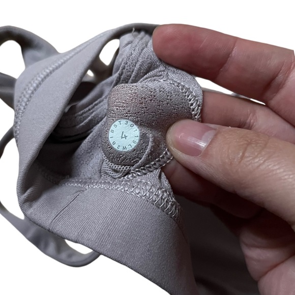 Lululemon Free To Be Serene Sports Bra High Neck Size 4 - Picture 4 of 4